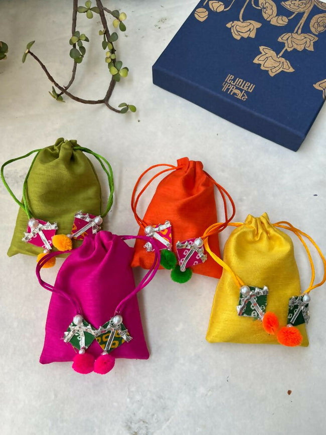 Shuddh Natural Ubtan Based Herbal Gulal, Ayurvedic Thandai Powder | Holi Gift Hamper Main Image