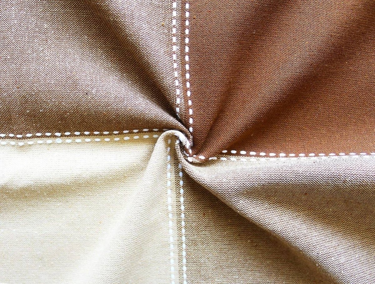 Airwill 100% Cotton Checkered Pattern 4 Seater Square Table Cover - Brown